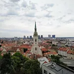 Extralarge Queen In The Heart Of With Balcony Bed & Breakfast