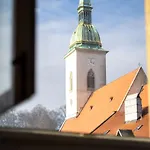 Extralarge Queen In The Heart Of With Balcony Bed & Breakfast *