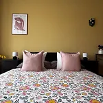 Extralarge Queen In The Heart Of With Balcony *