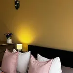 Extralarge Queen In The Heart Of With Balcony *