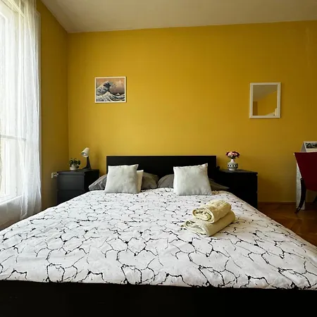 Bed & Breakfast Extralarge Queen In The Heart Of With Balcony