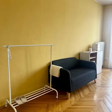 Extralarge Queen In The Heart Of With Balcony Bed and Breakfast