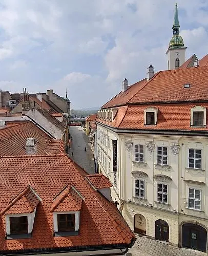 Extralarge Queen In The Heart Of With Balcony