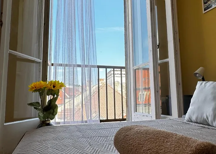 Extralarge Queen In The Heart Of With Balcony براتسيلافا