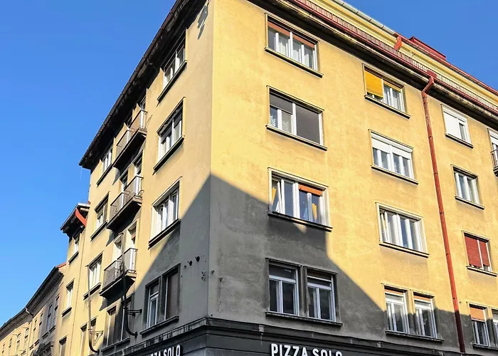 فندق مبيت وإفطار Extralarge Queen In The Heart Of With Balcony براتسيلافا