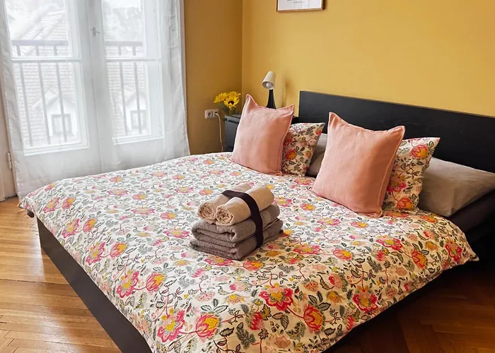 Extralarge Queen In The Heart Of With Balcony B&B