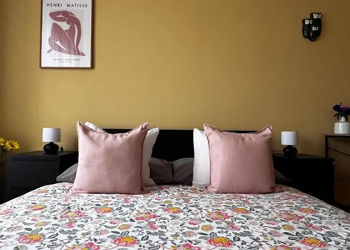 Extralarge Queen In The Heart Of With Balcony *