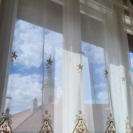 B&B Extralarge Queen In The Heart Of With Balcony *